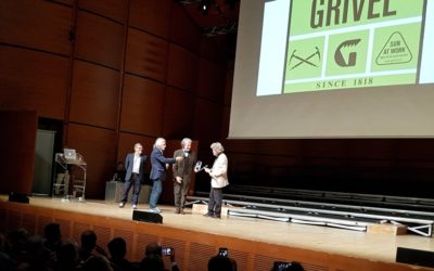 Grivel: Reinhold Messner riceve la piccozza celebrativa dei 200 anni