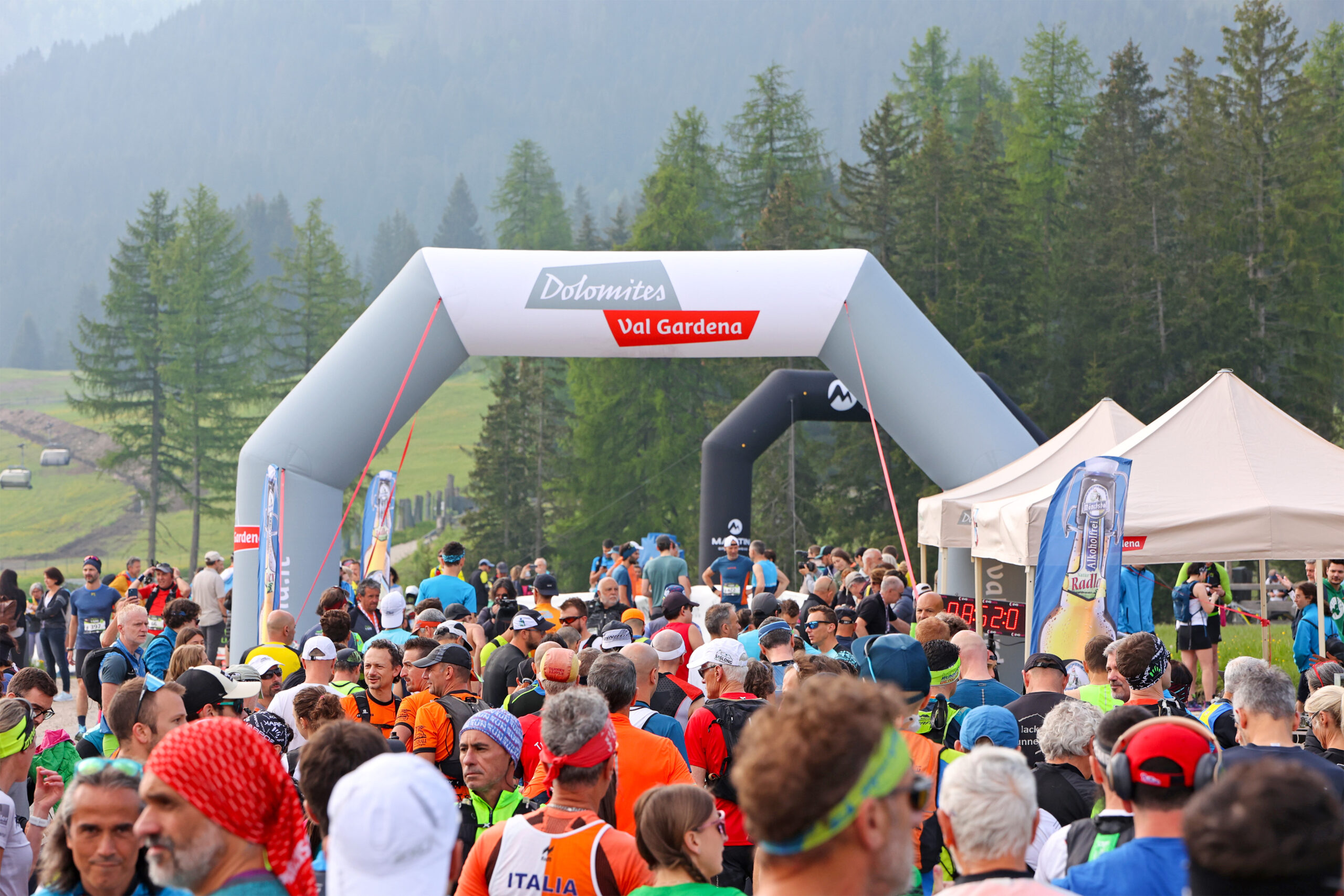 Partenza Dolomites Saslong Half Marathon 2024