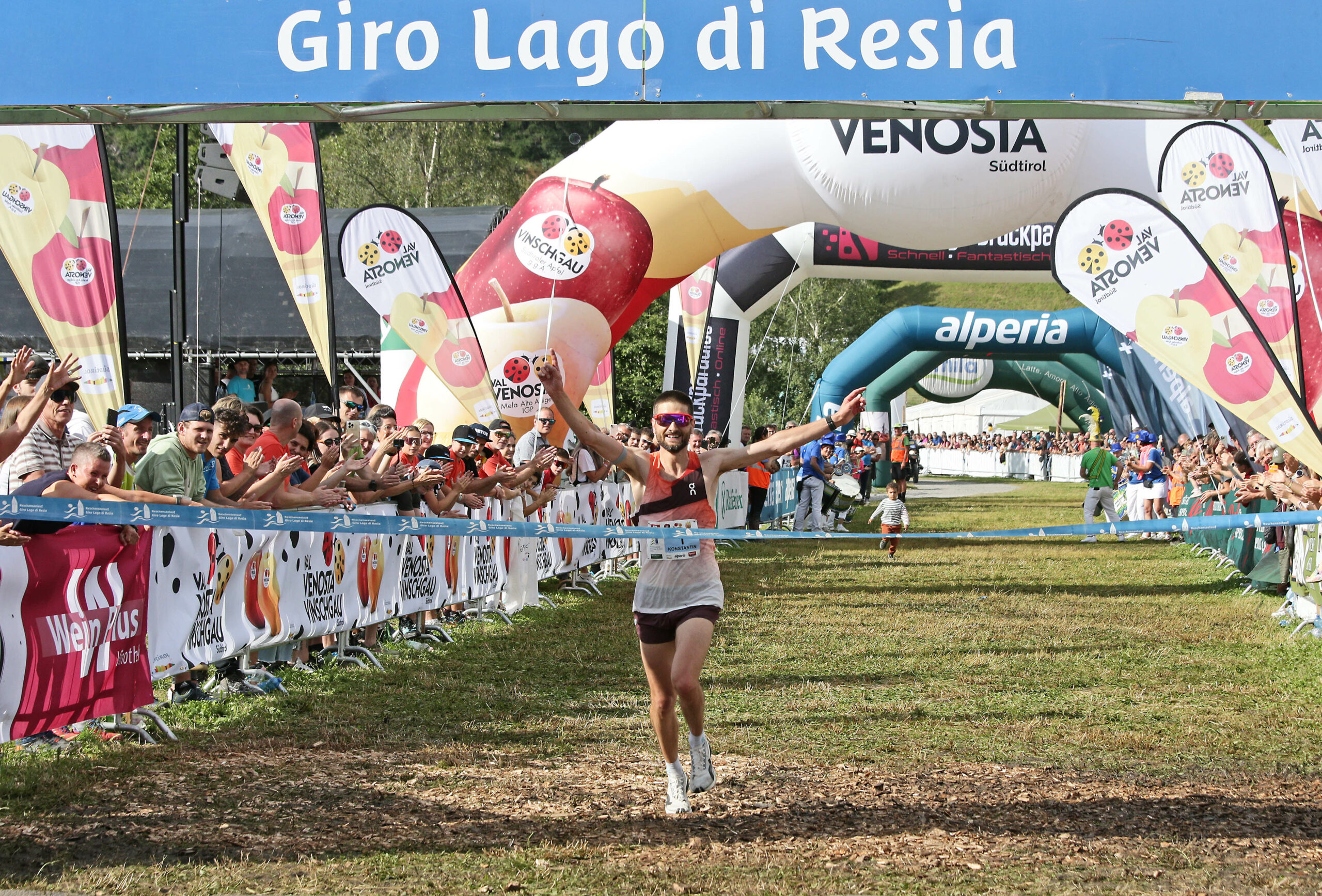 Arrivo Wedel Giro Lago Resia 2024 foto Newspower.it Trento