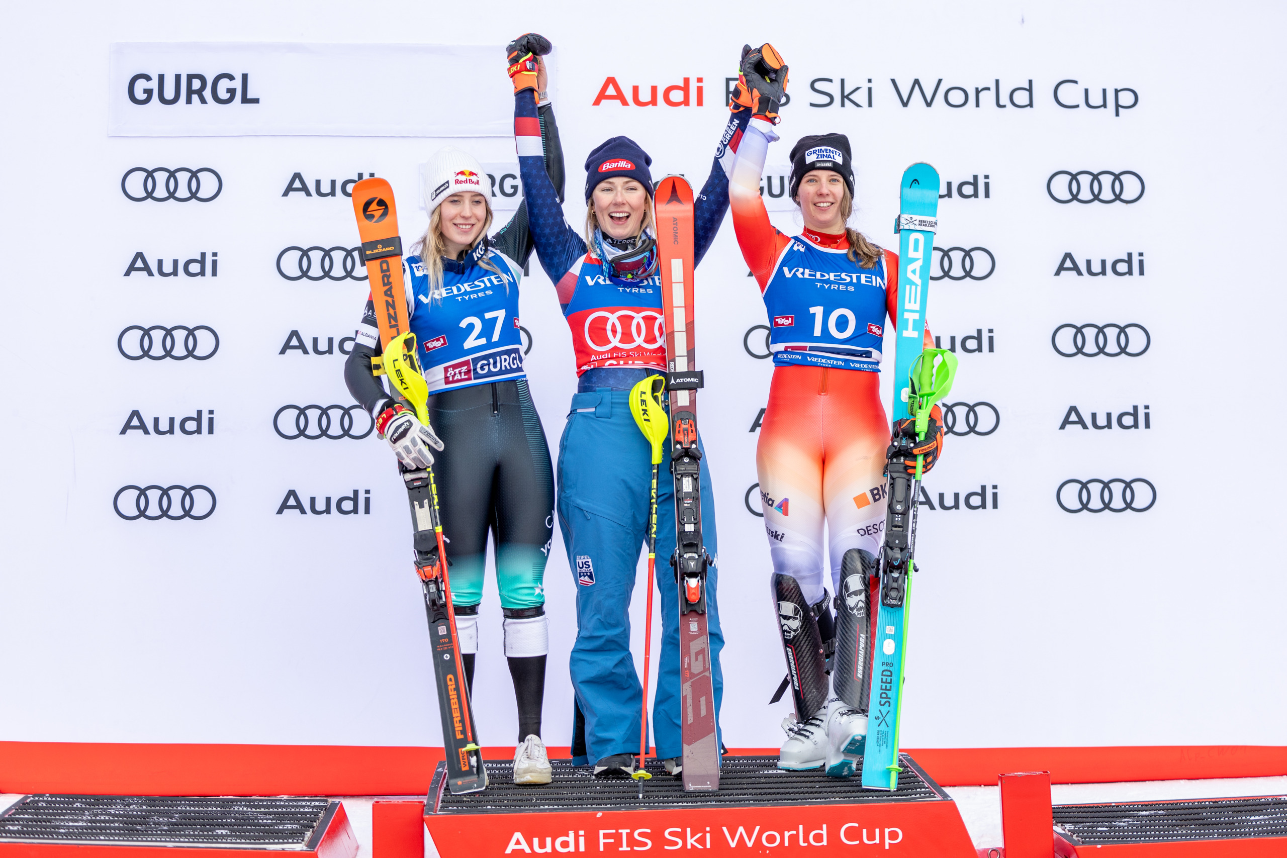 23.11.2024, Hochgurgl, Sölden, AUT, FIS Weltcup Ski Alpin, Slalom, Damen, im Bild v.l. Lara Colturi (ALB, 2. Platz), Siegerin Mikaela Shiffrin (USA), Camille Rast (SUI, 3. Platz) // left to right: second placed Lara Colturi of Albania race winner Mikaela Shiffrin of the USA third placed Camille Rast of Switzerland during the women Slalom of FIS ski alpine world cup in Hochgurgl in Sölden, Austria on 2024/11/23. EXPA Pictures © 2024, PhotoCredit: EXPA/ Johann Groder