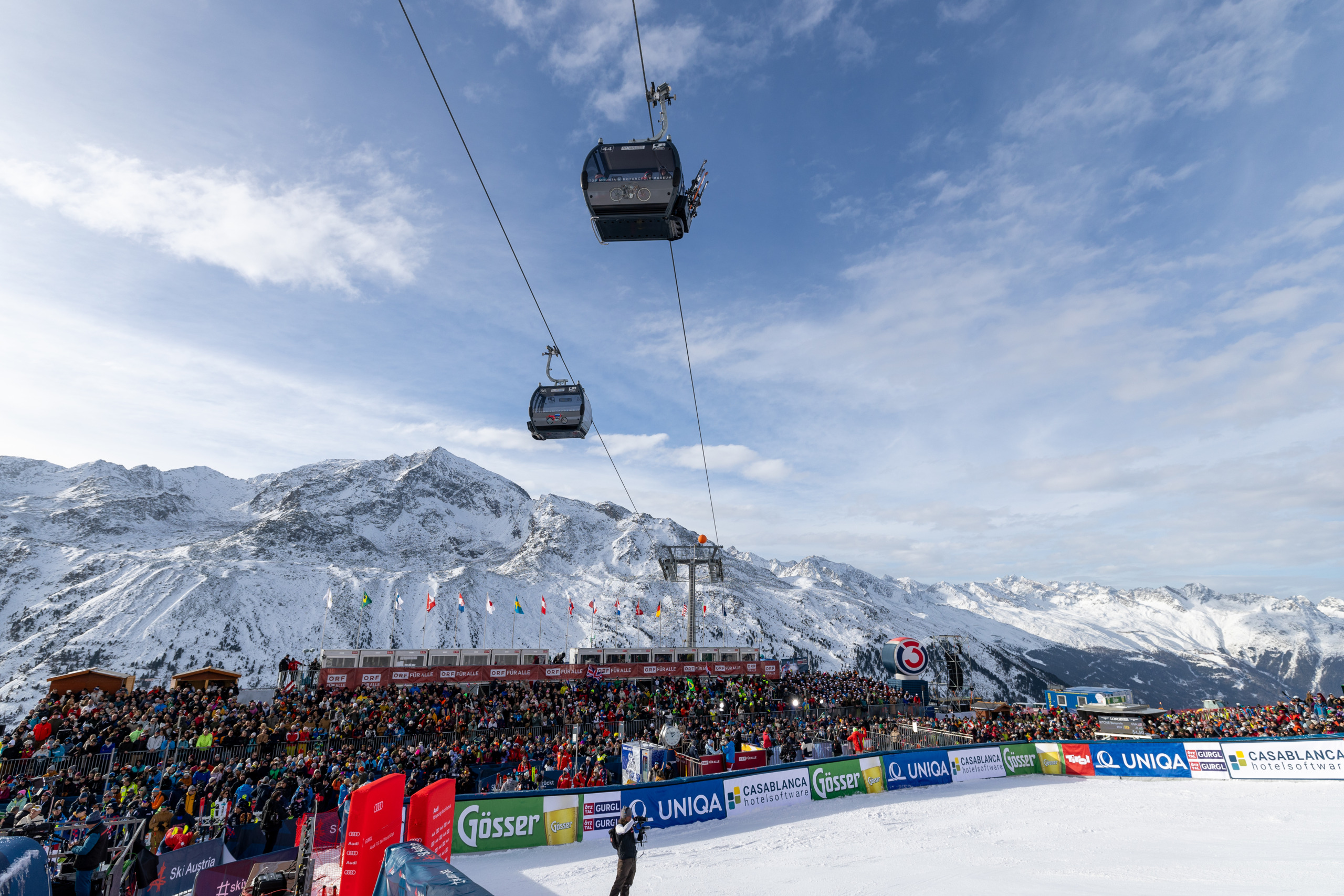 24.11.2024, Hochgurgl, Sölden, AUT, FIS Weltcup Ski Alpin, Slalom, Herren, im Bild Übersicht Zielstadion // Overview Stadium during the men Slalom of FIS ski alpine world cup in Hochgurgl in Sölden, Austria on 2024/11/24. EXPA Pictures © 2024, PhotoCredit: EXPA/ Johann Groder