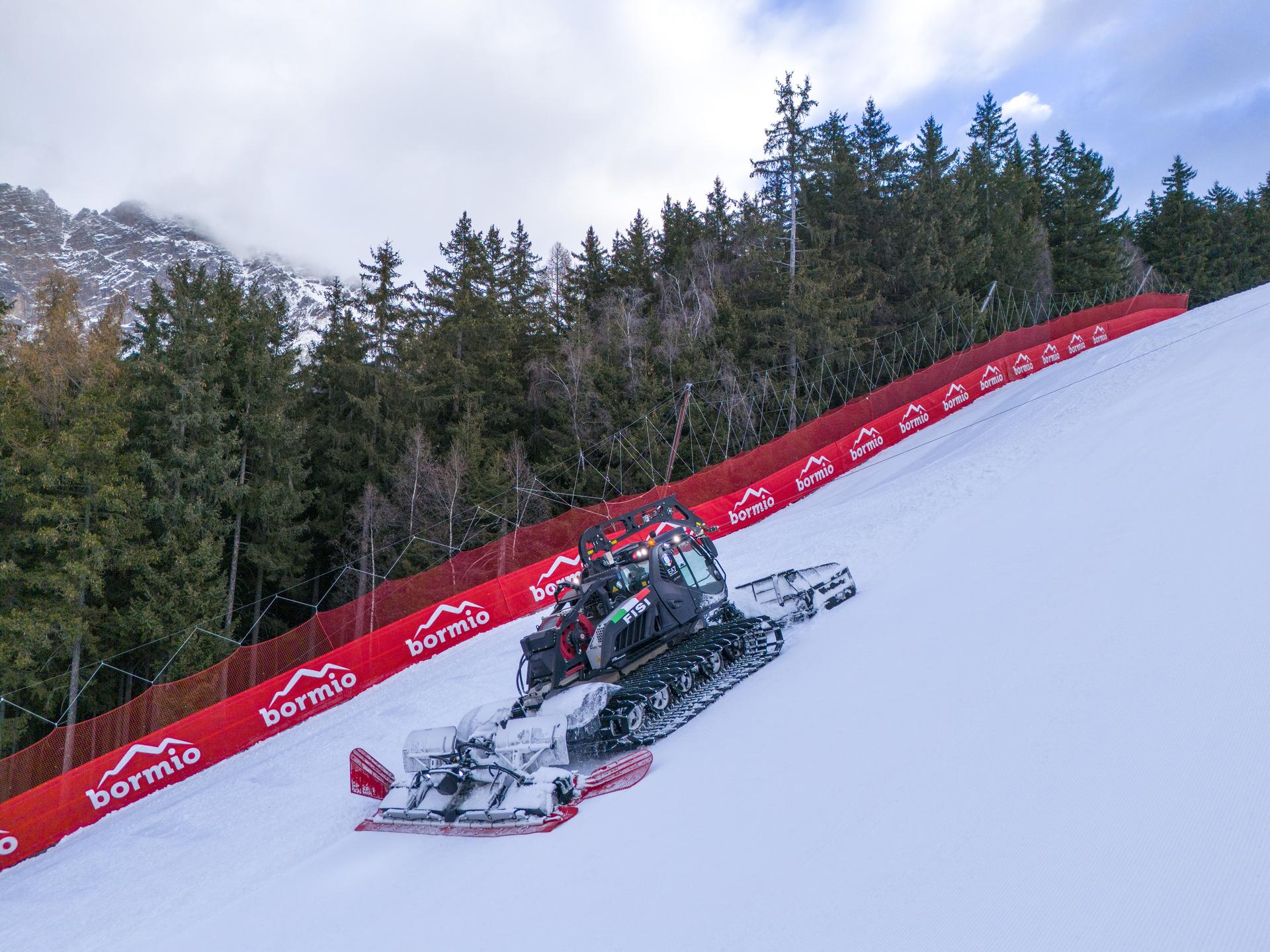  Sono stati giorni di lavoro intensi sulla pista Stelvio in vista dello Snow Control del 18 Dicembre (Credits: Enrico Pozzi);